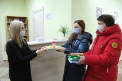  В Новочебоксарске начал работать  центр по сбору гуманитарной помощи беженцам из ЛНР и ДНР помощь беженцам 