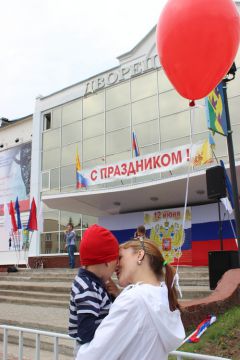 Сегодня новочебоксарцы День России начали с зарядки День России-2015 