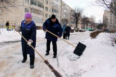 Степановы на своих участках поддерживают чистоту. Фото Ирины ХАННААлександр и Александра  к зиме готовы. А вы?