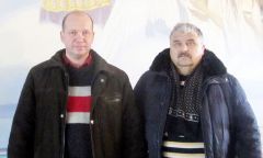 Сергей Капралов (слева) и Валерий Семенов на клиросе. Фото автораАнгельский быть должен голосок церковный хор певчие 
