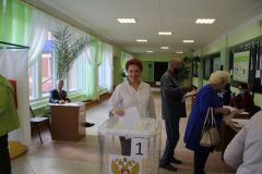 Наталия КолывановаСотрудники газеты "Грани" голосуют на своих избирательных участках Выборы-2020 