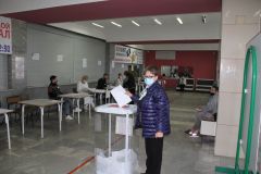 Татьяна ПетроваСотрудники газеты "Грани" голосуют на своих избирательных участках Выборы-2020 