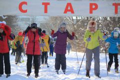 На старте школьницы. Фото автораГород дружно встал на лыжи Лыжня России 2014 фоторепортаж 