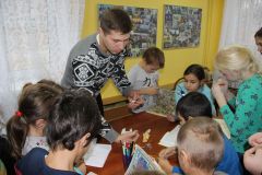 познавательные открытые уроки от активистов Союза молодежи «Химпрома» для воспитанников Новочебоксарского социально-реабилитационного центра Молодые сотрудники «Химпрома» посетили социально-реабилитационный центр Химпром 