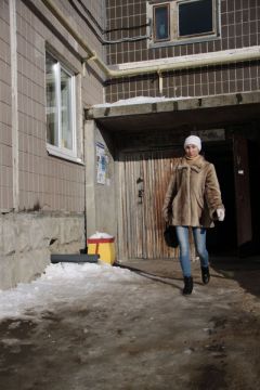 Фото Юрия НикандроваУ подъезда ледяная горка