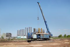  На строительной площадке ПАО «Химпром» произвели вдавливание первой сваи нового производства перекиси водорода Химпром Волжская перекись 
