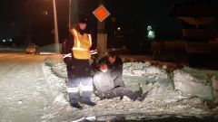 В Чувашии сотрудники ГИБДД оказывают помощь водителям и пешеходам