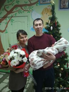 Ирина и Николай Вонифатьевы с дочкой Евой.Пособие на первенца семья Инициативы Президента 