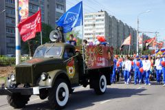 Ретроавтомобиль ГАЗ-63 1965 года выпуска стал украшением праздничной колонны. Никто не забыт, ничто не забыто… День Победы Эхо 9 Мая Послесловие к празднику 