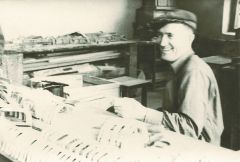 Ветерану Великой Отечественной войны Александру Селиванову работа на “Ленте” всегда приносила огромное счастье. Фото из архива А.СеливановаВремен связующая лента АО “Лента” 
