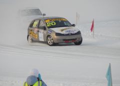 Кубок России по ледовым гонкам в Чебоксарах выиграл 17-летний чемпион Гонки на льду автогонки 