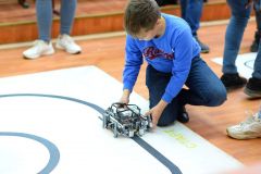 Марафон шагающих роботовШкольники учат роботов играть в футбол Цифровая Чувашия робототехника 