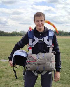 Николай Тимков впервые в жизни совершил прыжок с парашютом.  Фото из архива Н.ТимковаЛучший день в моей жизни Вопреки страху 
