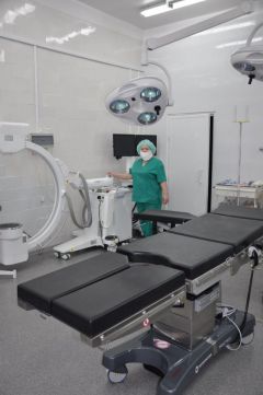 Рентгенотелевизионный передвижной хирургический аппарат с С‑дугой. © Фото Валерия БаклановаОценка по делам