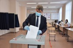Олег Николаев проголосовал одним из первых в Чувашии. Фото cap.ruГолосуй за поправки! Поправки в Конституцию 
