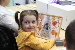 Победитель 5-летняя Арина Павлова с рисунком “Осень”.Когда семья вместе 2023 - Год счастливого детства 