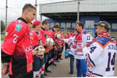 Подарок Молнии-РусГидро воспитанникам спортшколыЧебоксарская ГЭС подарила юным хоккеистам «Сокола» спортивную площадку РусГидро 