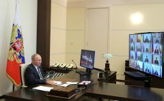 Президент России Владимир Путин 24 сентября провел встречу с избранными главами регионов страны. Фото kremlin.ruК новым горизонтам – единой командой