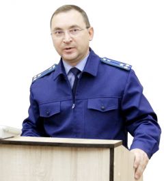 Виктор ИВАНОВ, прокурор НовочебоксарскаМного взял или мало — прокуратура разберется