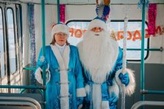 Дед Мороз и СнегурочкаДед Мороз и Снегурочка в Чебоксарах поздравят пассажиров троллейбусов с Новым годом На пороге Новый год 