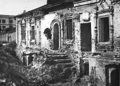 Раскопки лета 1979 года позволили обнаружить еще один этаж дома Кадомцева.Равнение на Кадомцева Неизвестная Чувашия 