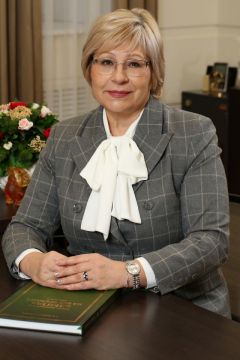 Роза ИВАНОВА, генеральный директор АО “Лента”Поздравления с Новым годом Новый год-2024 