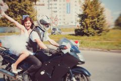 Ура, едем в загс! Фото из архива молодоженовВ загс на мотоцикле Конкурс “Ах эта свадьба!” 