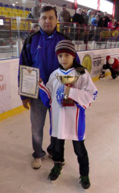 S1110023.preview.JPG"Сокол-2002" - серебряный призер зонального турнира Первенства России хоккей ХК Сокол 