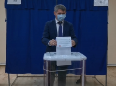 Глава Чувашии Олег Николаев проголосовал одним из первыхГлава Чувашии Олег Николаев проголосовал одним из первых Выборы-2021 