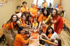 Школы осознанного родительства открыты уже в 26 регионах России.  Фото с сайта azbukasemi.ruУроки любви для родителей Мамам и папам 