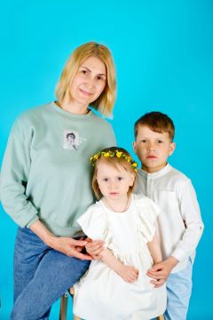 Светлана Копейкина с младшими детьми Сергеем и ТаисиейСветлана КОПЕЙКИНА: Познала счастливое материнство,  придя к Богу День матери 