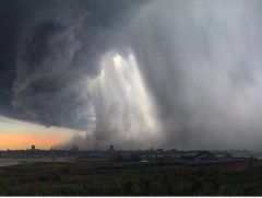 Uraghan_v_Kazani_05.jpgНа Казань обрушился ураган, ливень и град