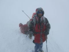 В 2018 году на седловине Эльбруса, высота 5300 м. Из-за плохой погоды не смогли подняться.Лучший отдых — испытания в горах! Эльбрус горы альпинист Активное долголетие 