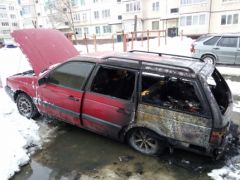 4 февраля около 10:00 во дворе дома № 85 по улице Винокурова в Новочебоксарске вспыхнул легковой автомобиль «Volkswagen-Passat». В Новочебоксарске вспыхнул легковой автомобиль пожар 