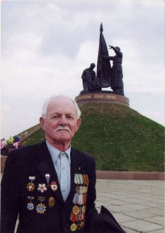 Фото из семейного альбома В.ВодениковаГвардии солдат победитель 