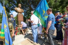 Открытие памятникаВ Чебоксарах открыли памятник Герою Советского Союза Василию Маргелову памятник в Чебоксарах 