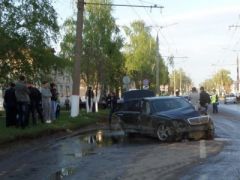 ДТП в Чебоксарах на улице АшмаринаВ Чебоксарах нетрезвый водитель спровоцировал аварию ДТП 