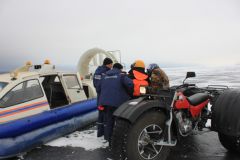 avtorybaki04.jpgМашина с рыбаками провалилась под лед на Волге рыбаки 