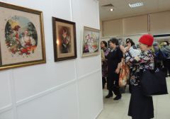 На выставке “Без кисти и красок”В Новочебоксарске открылась выставка «Без кисти и красок»