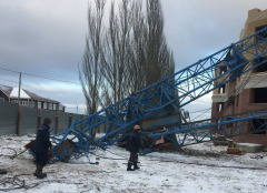 Упавший кранУстановлены предварительные причины падения башенного крана на одной из строек в Чебоксарах Из прокуратуры сообщают 