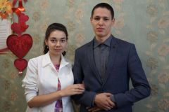 Новобрачные Павел Макаров и Анастасия Герасимова. Фото cap.ruАвгуст – пора свадеб