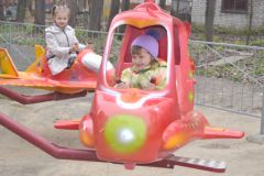 dsc_0094.jpgВ Новочебоксарске на 1 мая в парке установили детские аттракционы первомай 