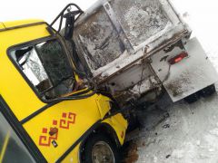 Двое погибли, семеро пассажиров автобуса получили травмы в ДТП недалеко от Новочебоксарска