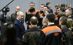  15 февраля президент России Владимир Путин посетил Уралвагонзавод в Нижнем Тагиле