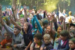 Фестиваль красок Холи прошел в Новочебоксарске в День города