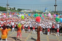 10 тысяч участников собрала “Утренняя зарядка со звездой”  в Чебоксарах 1 июня — Международный день защиты детей 