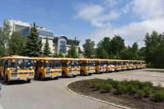 fil_5480.jpg17 школ Чувашии получили новые автобусы