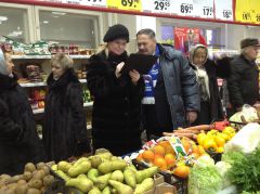 Депутаты изучают цены на продукты. Фото автораЦенное замечание цены 