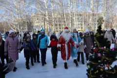 "Выходи гулять!" в школе № 9Десять дней, которые не потрясли Новочебоксарск