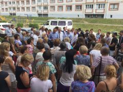 Новочебоксарцы хотят дороги без ям в своих дворахГлава Чувашии Михаил Игнатьев сегодня находится в Новочебоксарске